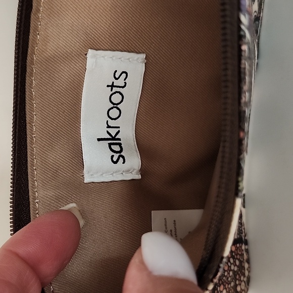 Sakroots Convertible Crossbody Bag w/Free Wallet - Picture 15 of 15